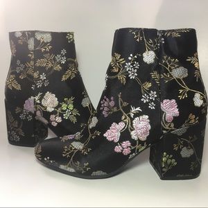 Carlos Santana Floral Black Boots women’s Size 7